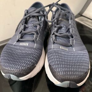 Women’s size 10 Under Armour sneakers